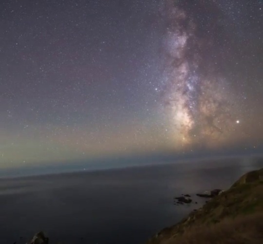 sixpenceee:   Milky Way stabilized shows the Earth is spinning through space  Source