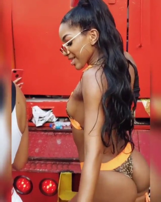 bootyluhv:  Need the best booty videos?😉😉 I’m your plug
