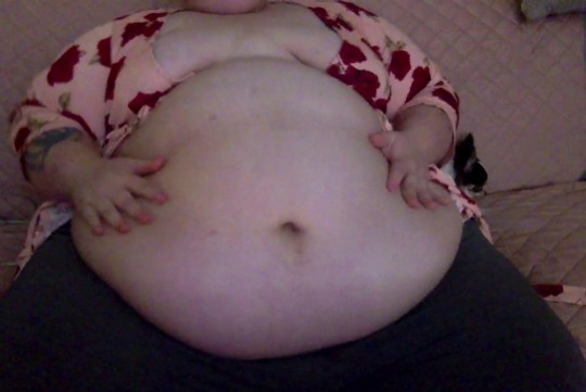 gatsbys-gal:  After another stuffing my poor growing belly is ready to burst. I have nothing to do but sit around and eat lately so i’ll be updating my content pretty regularly. https://clips4sale.com/133145/gaining-gatsby/cid0b8b9c0e396b28674639af1dd3