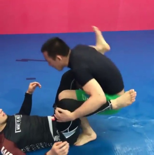 jiujitsunews:   Brazilia jiu jitsu funny leg lock, really it hurts to scream like