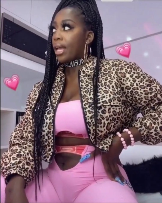 surra-de-bunda:  Hood Brat