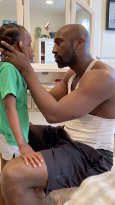 officialblackwallstreet:  This is beautiful! A father comforts his daughter, affirming her beauty after she said she wanted straight hair like her friends. (🎥: @thejacksonfamilyvalues)#BlackDads#BlackDadsMatter