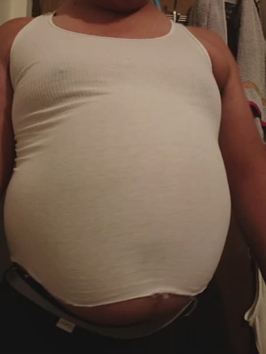 gainerburr:My tank top feels so tight now haha