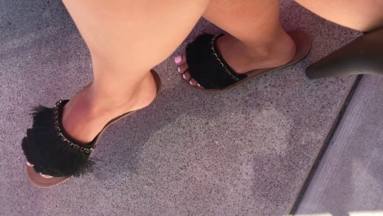 lovethosefeet:    Another great contribution by @toetallymaya on Twitter. Some great
