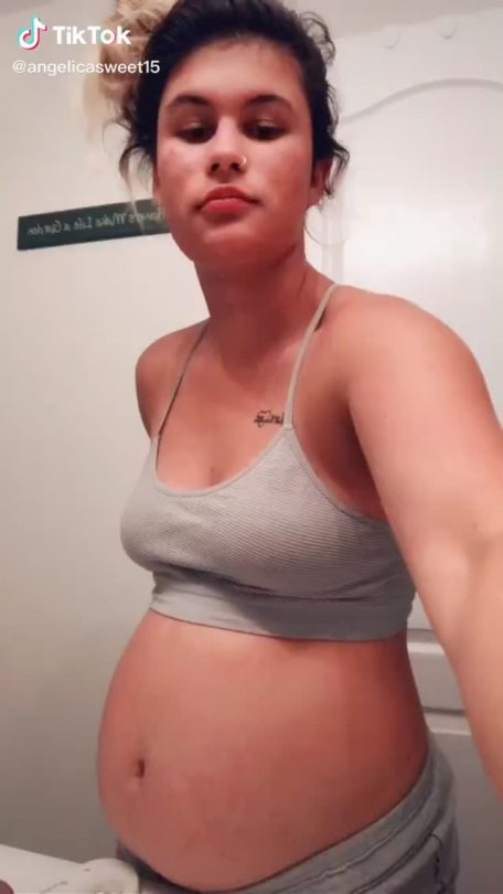 stuffed-bellies-always:Holy shit she&rsquo;s NOT pregnant