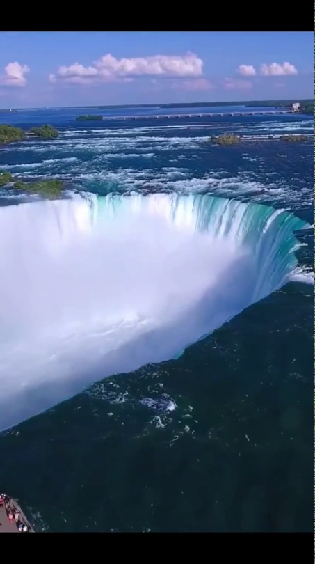 debelice:          Niagara Falls, Canada
