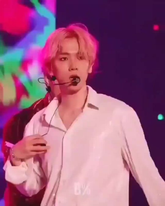 subbaekhyunee:Dropping all fancams that I have in my gallery 