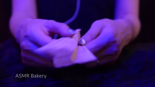 Wooden Fan by ASMR Bakery