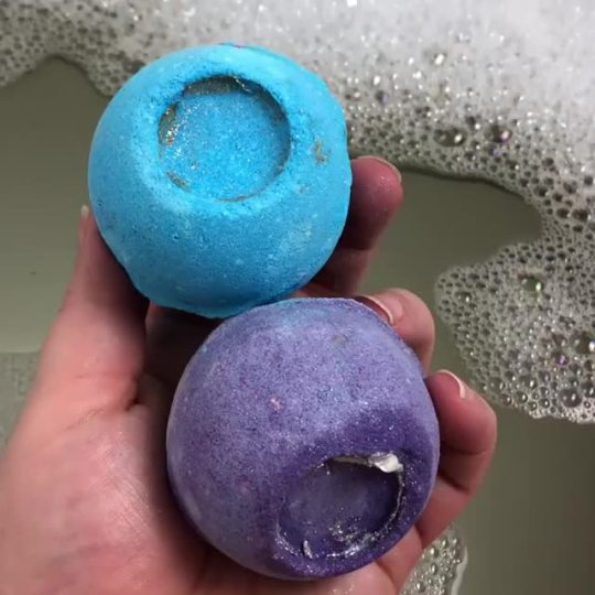 Bath Bomb Fizzing by lushdolly