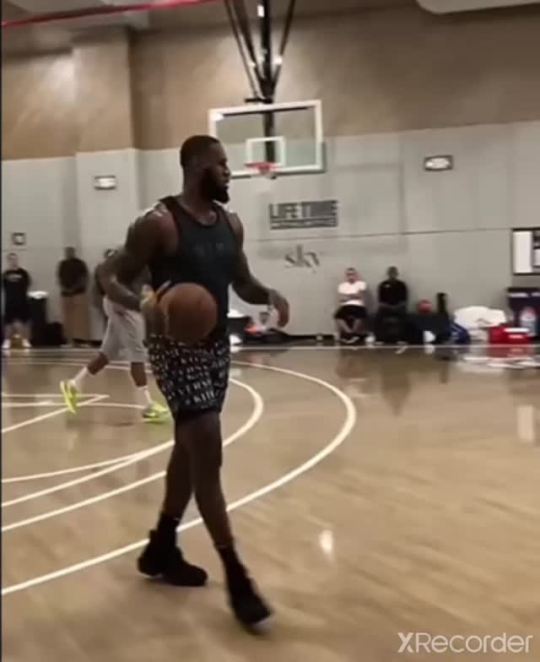 Booty Lover Boii on Tumblr: Love LeBooty I mean LeBron James big manly phat  jiggly booty.. thick ass nigga.. bet it smell so good