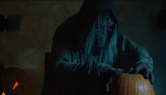halloweentv:  Creepshow Creep carving a Jack-o-Lantern.