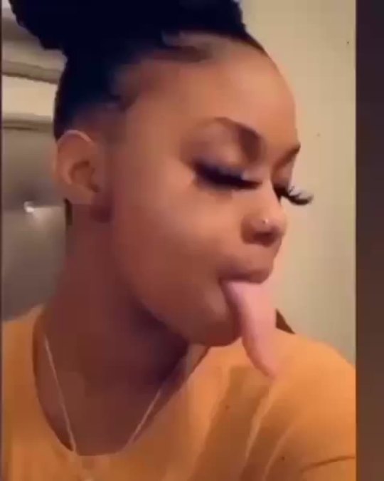 cuban-bama:begrimesocks:Always repost 😏..she got me beat 😜LET&rsquo;S START A LONG TONGUE THREAD 😝 😍