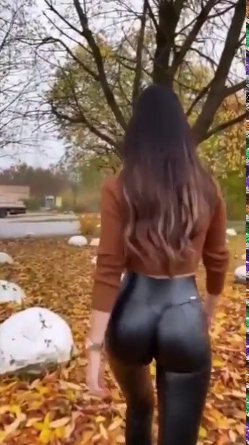 chulitsky-fan:  https://www.instagram.com/lisa_weinberger/