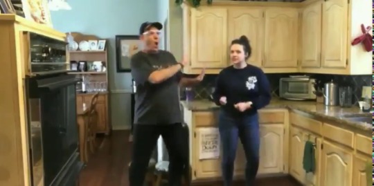 el-garito:  El padre lo peta…  sound On 😂😂😂     