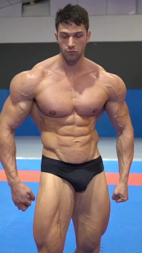 bornforbodybuilding:Alessandro Cavagnola