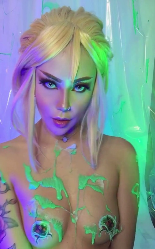 feliciavox:  Hypnotizing you with my gazeMore cosplay videos like this at onlyfans.com/feliciavoxcosplay 