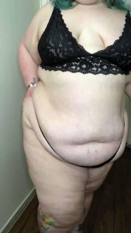 rosegoldaddyy:Cum see where this video goes 😘 https://onlyfans.com/haziiOnlyFans