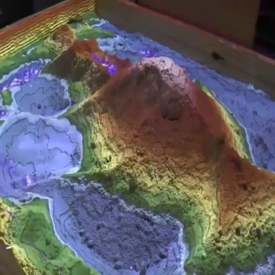 jessalrynn:  fluffygif:  Augmented reality topography on sand   There are one (1) advantages to being a geologist. 