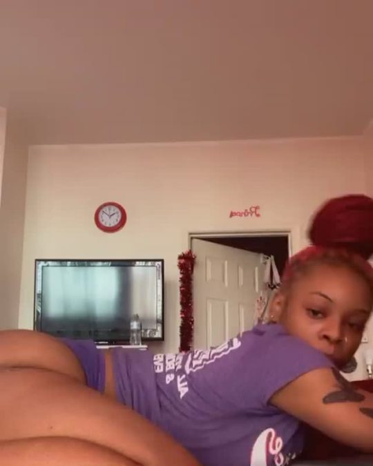 sweetblvckqueen:thebootycam:Her 