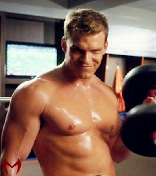 XXX donnatroyprincessofthemyscira: Alan Ritchson photo