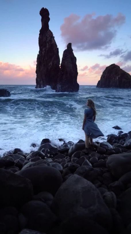 darkridgepirate-deactivated2022:lillianna74:Stop running after the waves. Let the sea come to you.~Elif Safak🏴‍☠️