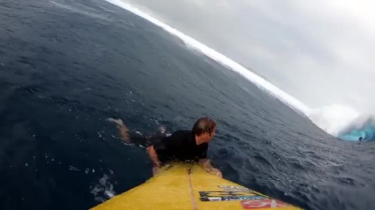 viviski:sixpenceee:Australian Pro surfer Anthony Walsh gives an awesome point of