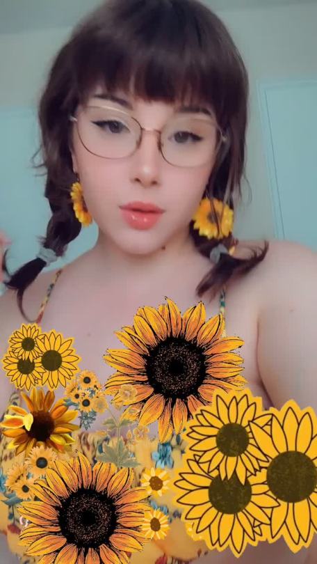 bralettesandkisses2:uncensored version is on my snapchat 🌻[snapchat] [manyvids] [wishlist]