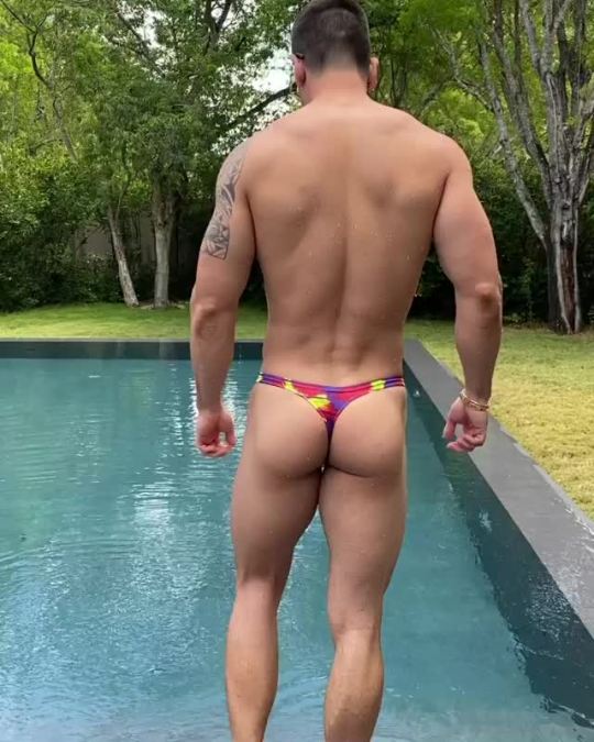 visionsofwetdreams:ozthongboi:Reposted from @hotfer93 It’s hump day🍑🏊🏼‍♂️ #humpday  Wet dream 