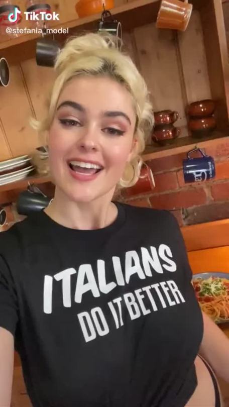 santurkhachiev:Stefania Ferrario .bella bellezza italiana
