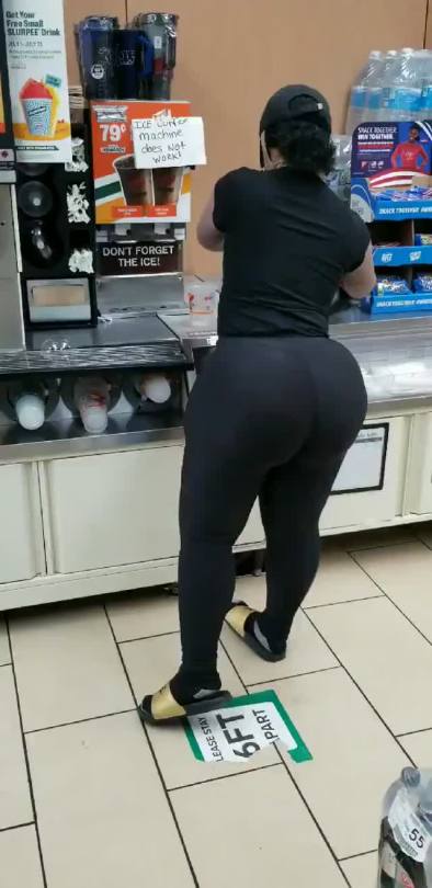 therealmiamicandids:alchilepelon:Sweet Jesus I wish I could have been at that 7 11!!!!