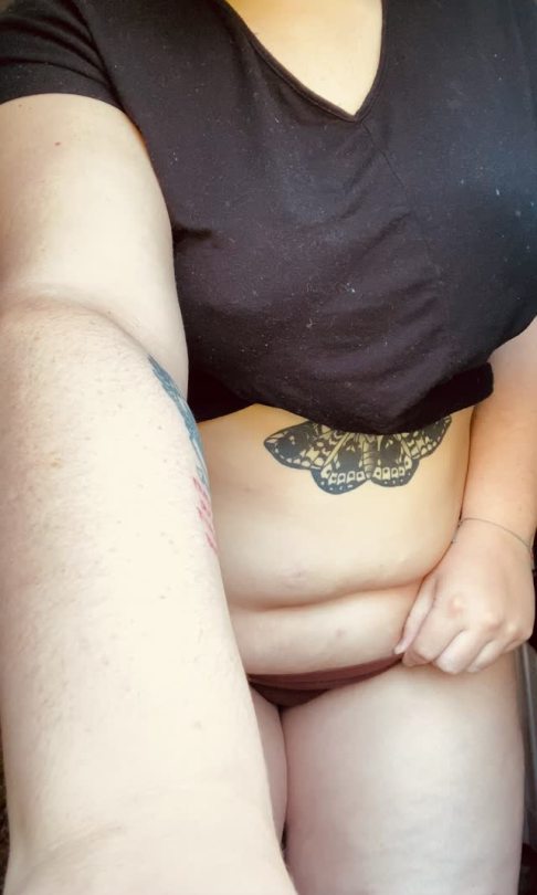 zeldaandzion:i’m having a very emotional day today but looking at my belly makes me feel better 