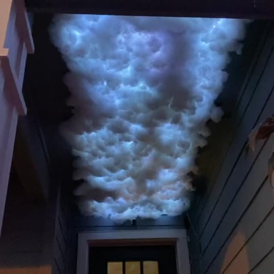 sixpenceee:&ldquo;Wanted to up my porch game for the trick or treaters this year!!Source