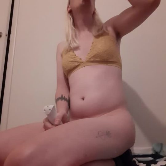 feedeebabie-deactivated20230417:Not to be horny for myself but like LOOK