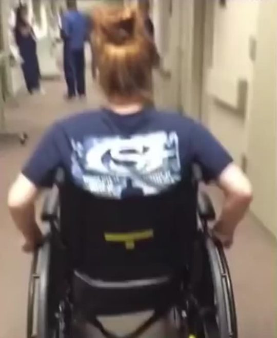 opelman:thetursithan: Paralyzed stands up to greet the nurse who treated her &hellip;..
