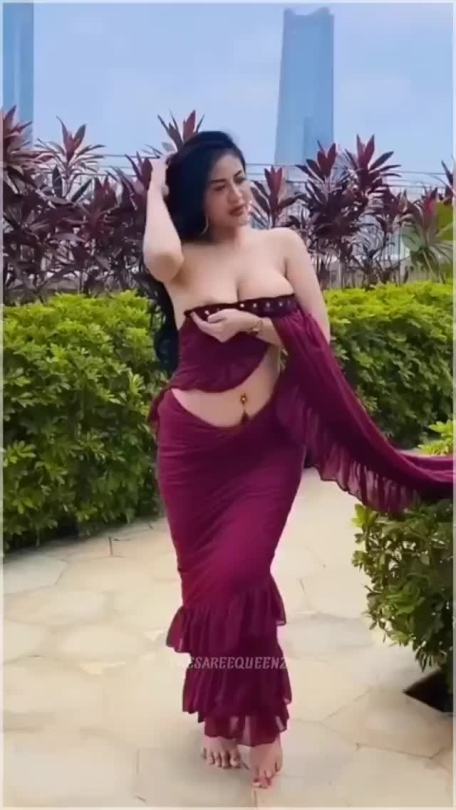 beautifullybeautifulgirls:Top Hot saree video Trends This Year 2021