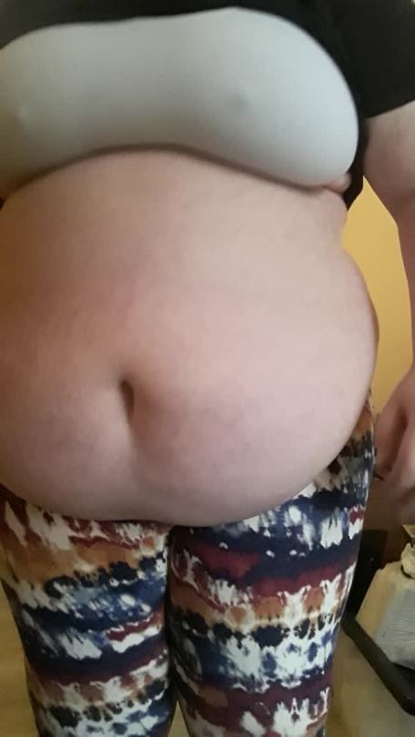 XXX bbwstonerr:Come play with my big belly 🥵🐷💋 photo