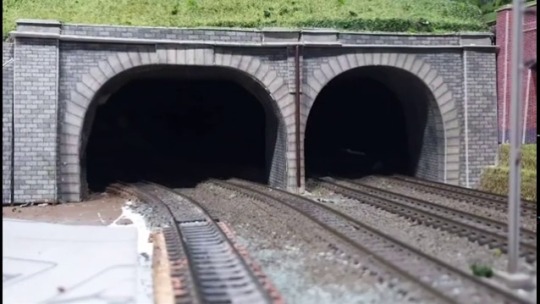 everythingfox:“⚠️⚠️⚠️ This is why you should NEVER stay near the exit of a railway tunnel”(via)
