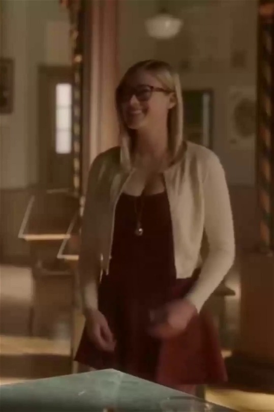 gifsandjiggles:Olivia Taylor Dudley