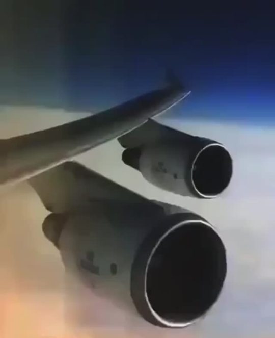 bkewl000:sixpenceee:Boeing 747 wing flex during turbulence | sourcethis just further
