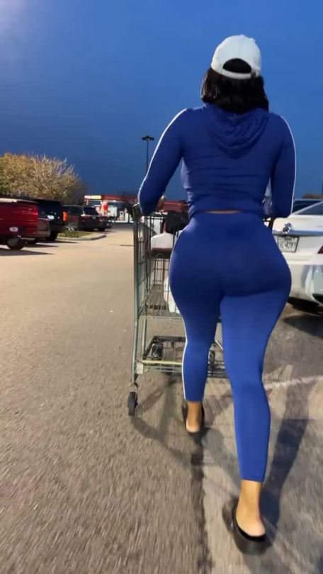 bbc123sblog:holygrailcreeper:pics-vids:Ass like this does something to me🥴She throwing dat ass too