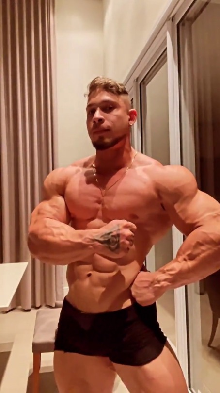 certaindragonfestival:tufas:  Ramon   Pumped hard and so hot! Ramon Dinossauro is