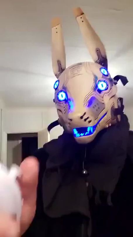 demoisverysexy:ofcoursethatsathing:Mystic Mecha-Mask. Displays a signal that gets