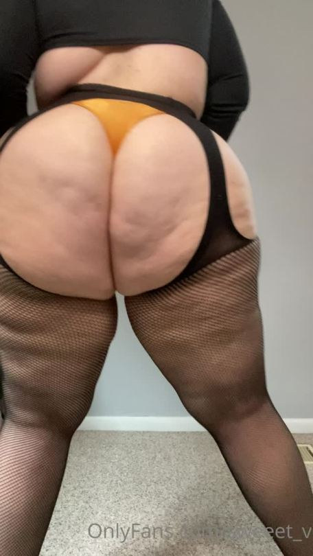 bigwhootycentral:asshipsthiccbbws:😛😛