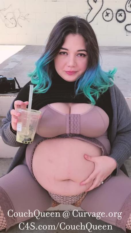 couchqueenie:Shapewear, chubby cheeks, fupa