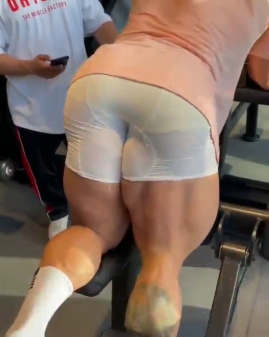 dbollife:  Growing those hams.