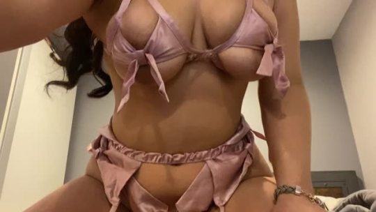 bbyc:Tryna have some fun tonight 😏