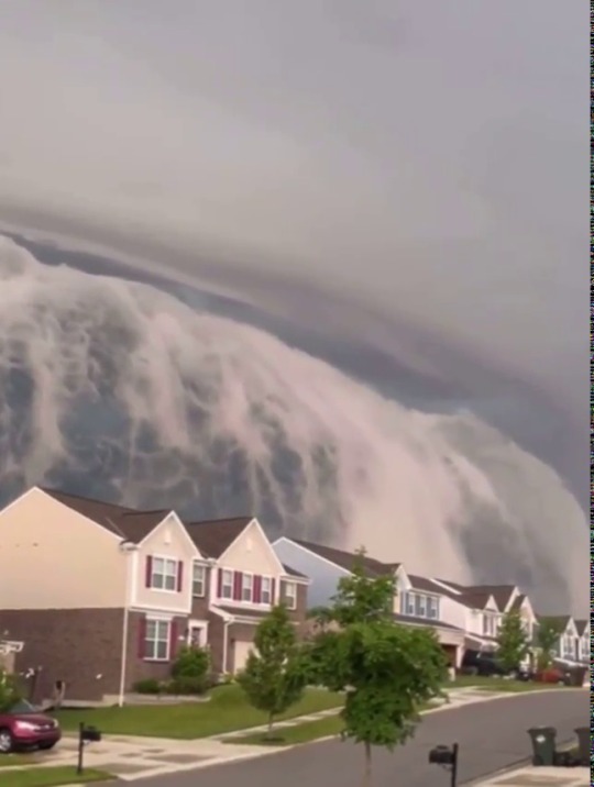 jaubaius:  Tsunami clouds,Cincinnati,Ohio,US