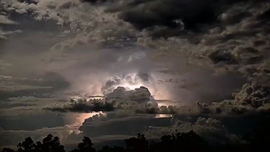 visual-infinity:Spectacular timelapse of a lightning storm over Western Australia