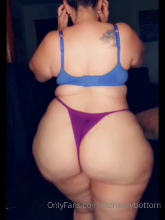 curvyisbetter:asshipsthiccbbws:😋 😋 