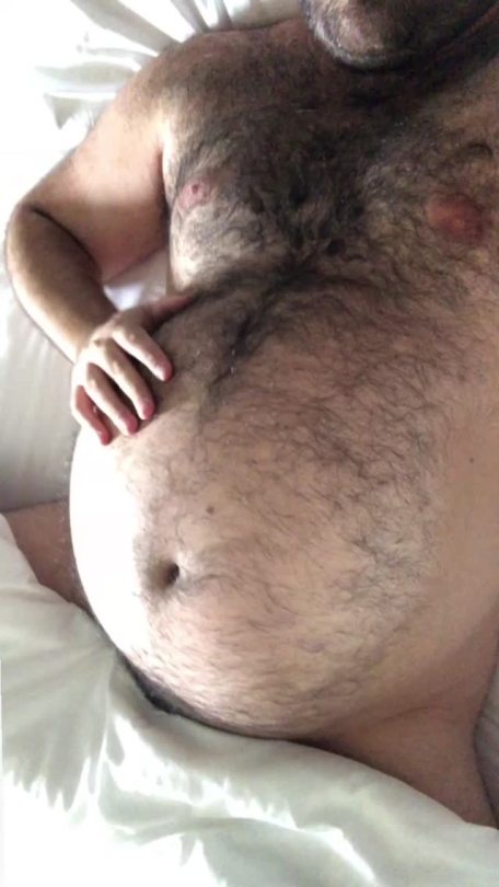 bigbellyboiz:newsconewhodis:Good morning I want to rub it!